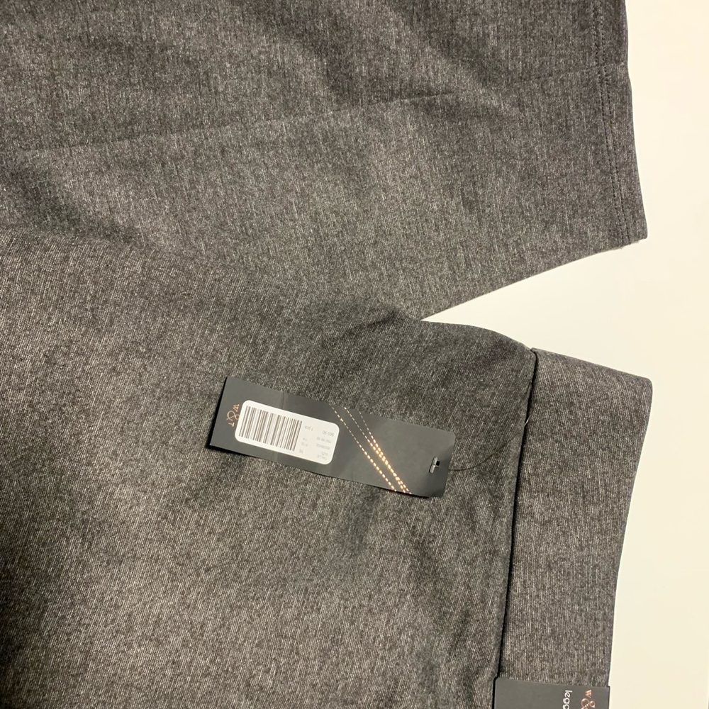Leggings with zipper pocket detail! Willow & Thread NWT